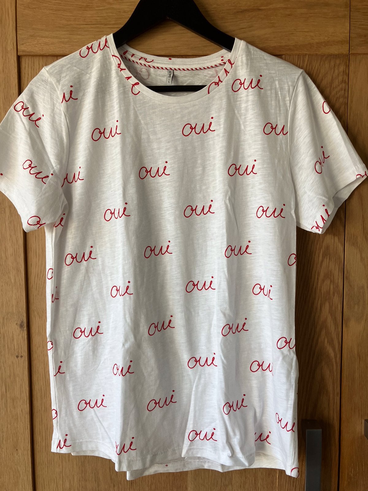 Nieuw=wit t shirt rode tekst=Only=L, Wit, Maat 42/44 (L), Nieuw, Ophalen of Verzenden