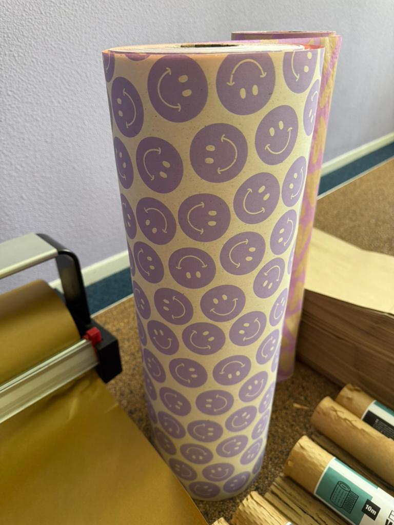 Papierrol smiley/zalm 50 cm breed ruim 120 meter, Ophalen, Nieuw