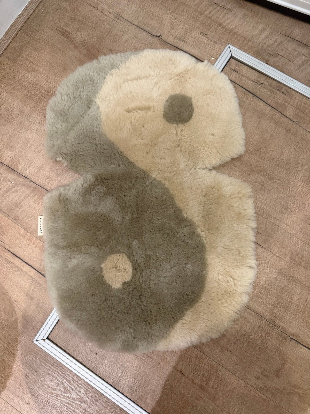 BINIBAMBA Neutral Yin Yang Snuggler - Schapenvacht, Ophalen of Verzenden, Nieuw