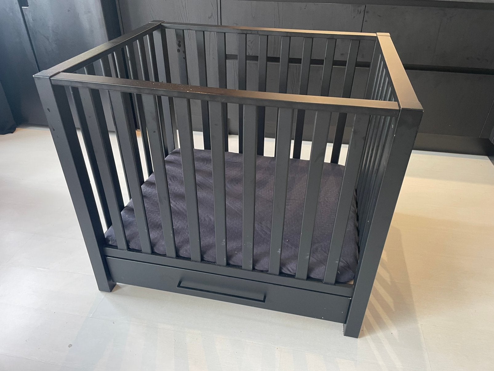 Europe Baby box casper zwart met lade incl matras, Ophalen, Gebruikt, Lade
