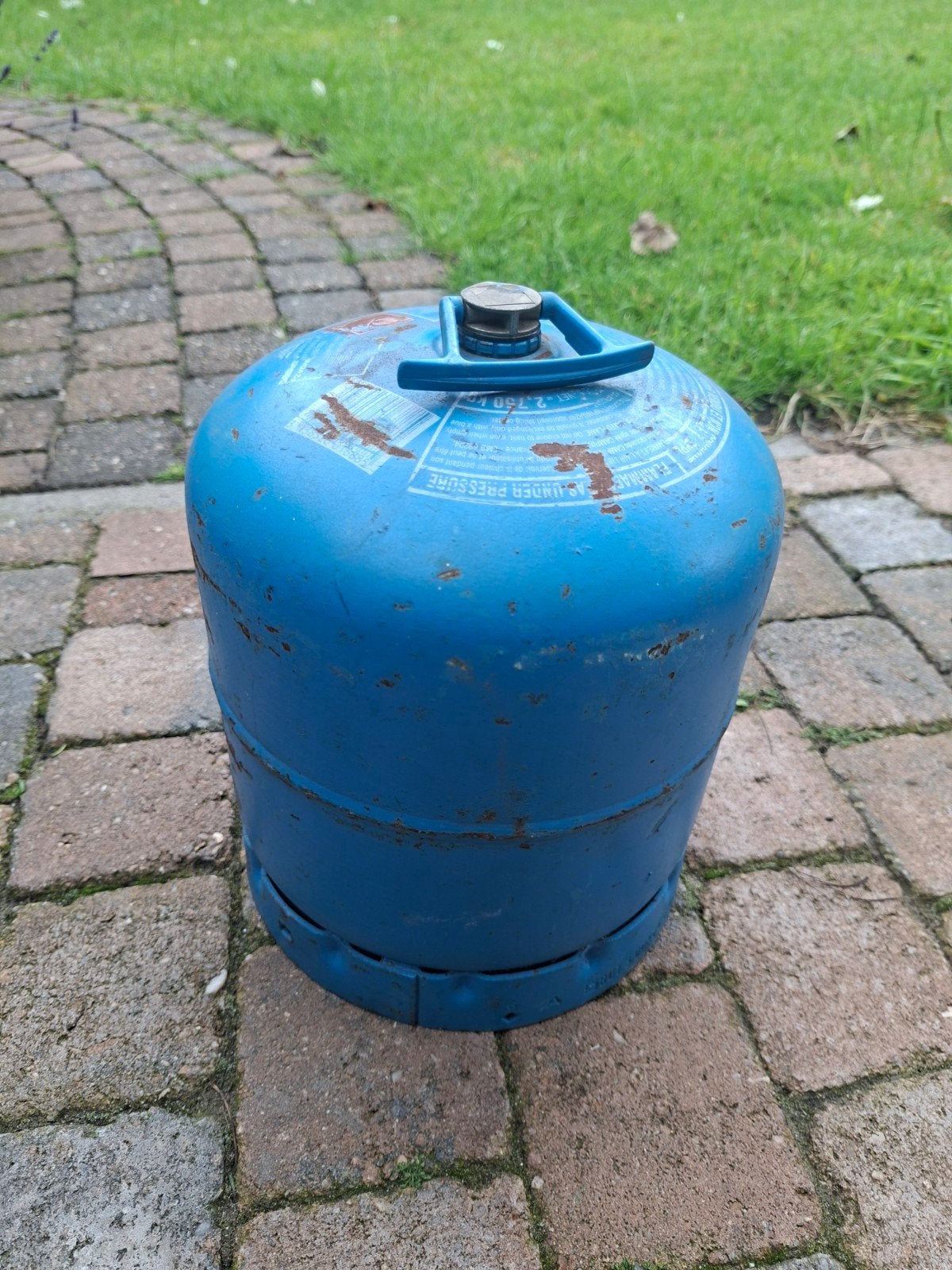 Camping gas campingaz 907 grootste maat bijna leeg, Caravans en Kamperen, Kampeeraccessoires, Ophalen, Zo goed als nieuw