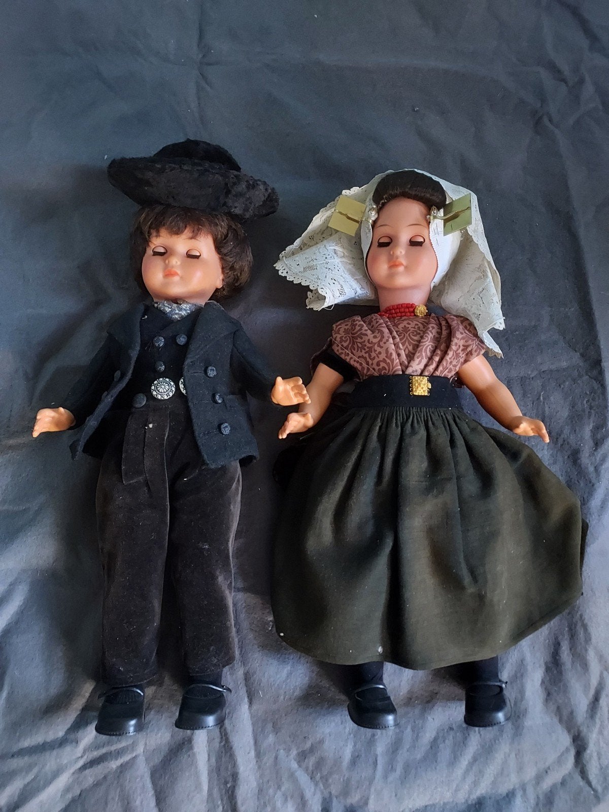 Vintage poppen in klederdracht - jongen en meisje, Ophalen of Verzenden, Gebruikt, Overige typen