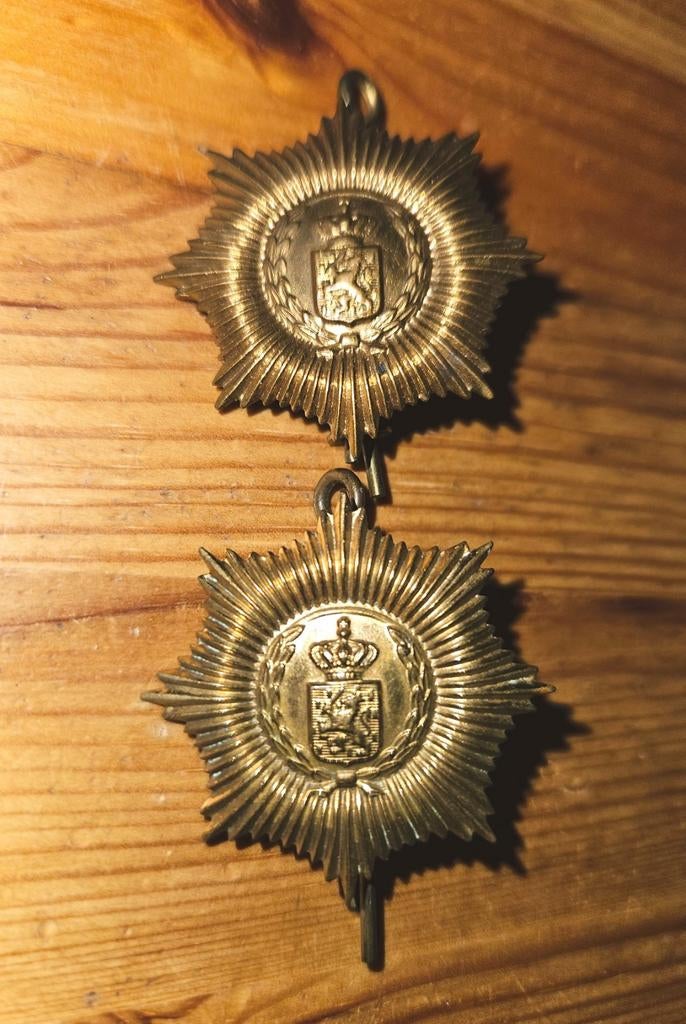 Set schouderemblemen Van Heutsz jaren 50, Ophalen of Verzenden, Landmacht, Nederland, Embleem of Badge