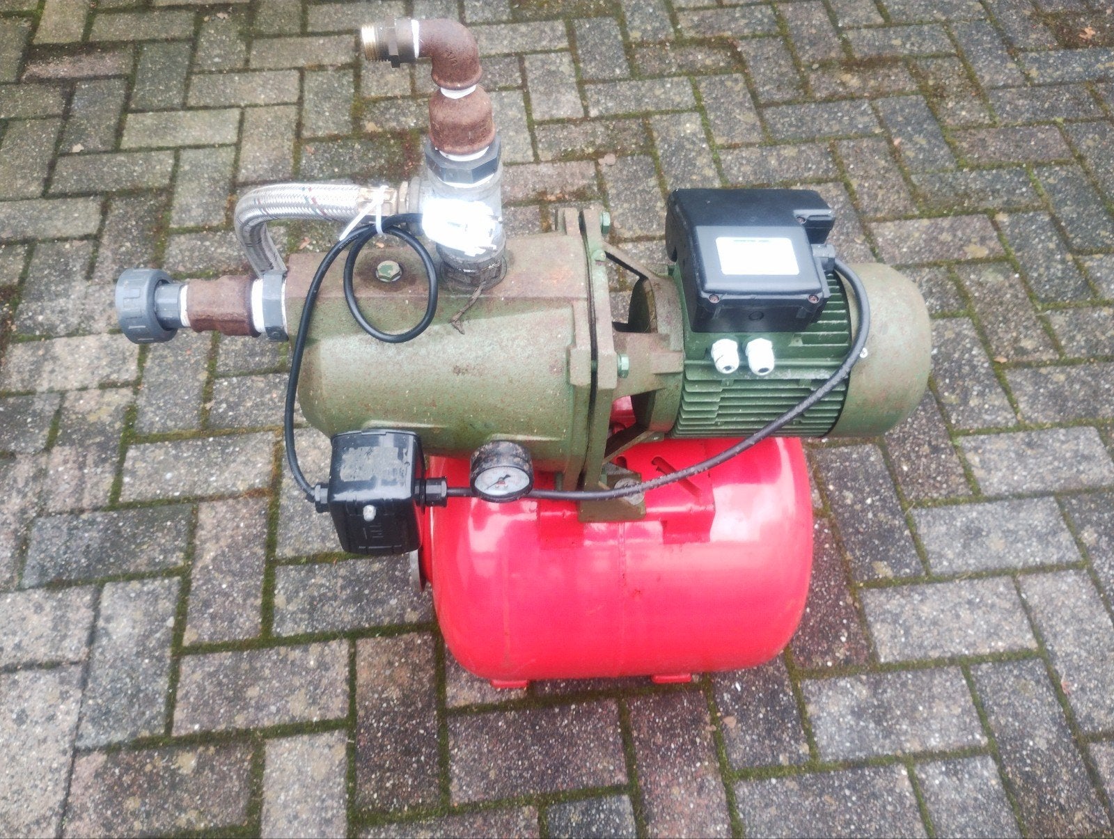 Sterke Beregeningspomp Hydrofoorpomp met expansievat.  75,-€, Ophalen, Gebruikt, Elektrisch, Beregeningspomp