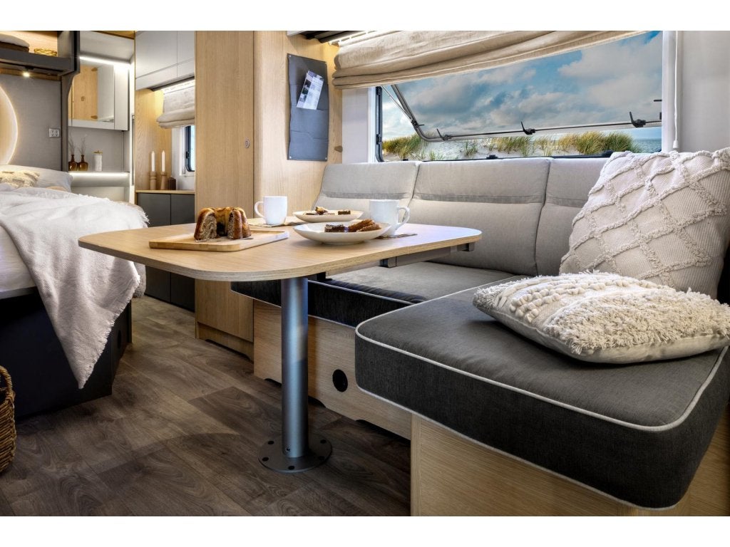 LMC Videro 580D & badkamer & vloerverwarming, Caravans en Kamperen, Tot en met 2, Bedrijf, Schokbreker, Overige typen