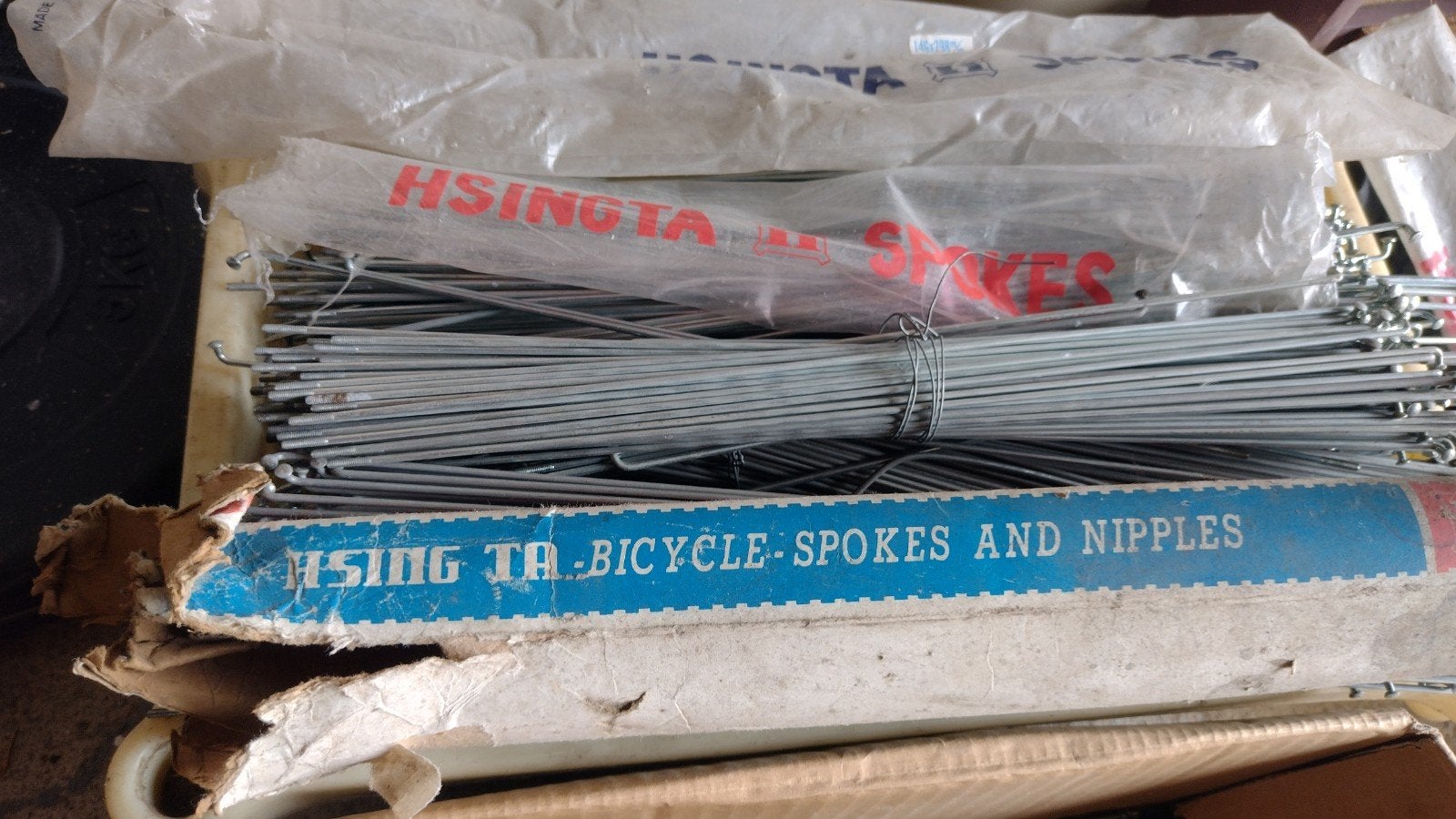 bak vol nieuwe spaken nippels jaren 80 ca fiets brommer, Ophalen, Nieuw, Overige typen