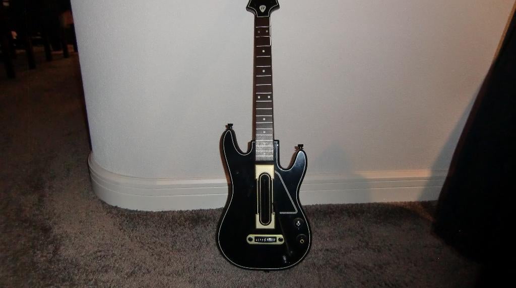 PS4 Guitar Hero gitaar + nieuwe game, Muziek, 1 speler, Ophalen of Verzenden, Zo goed als nieuw