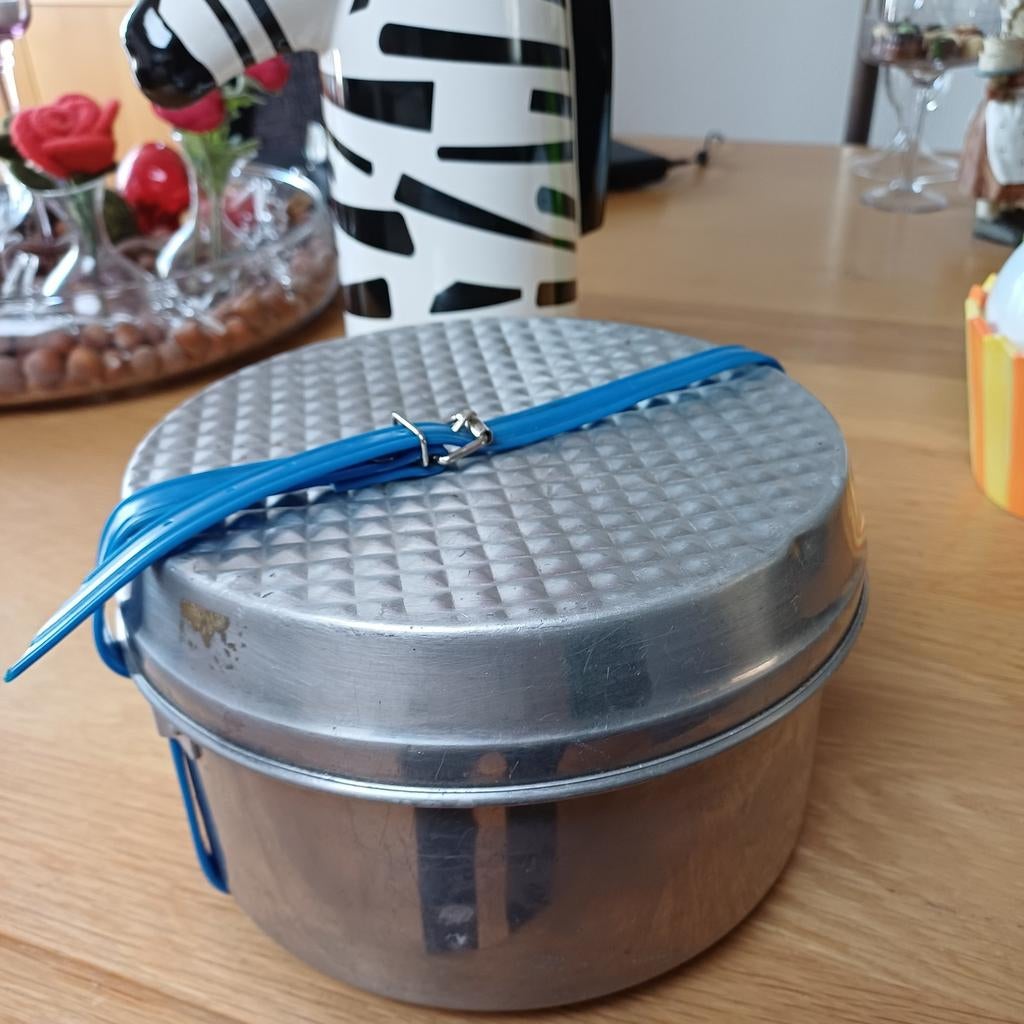 Lichtgewicht camping pannenset.
2 pannen plus koekenpan, Ophalen of Verzenden