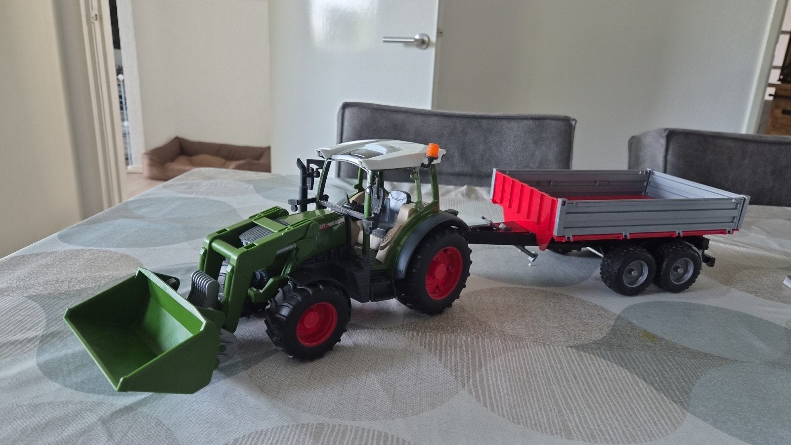 Fendt 211 Vario met kiepertje Bruder, Overige merken, ., Tractor of Landbouw, Ophalen of Verzenden