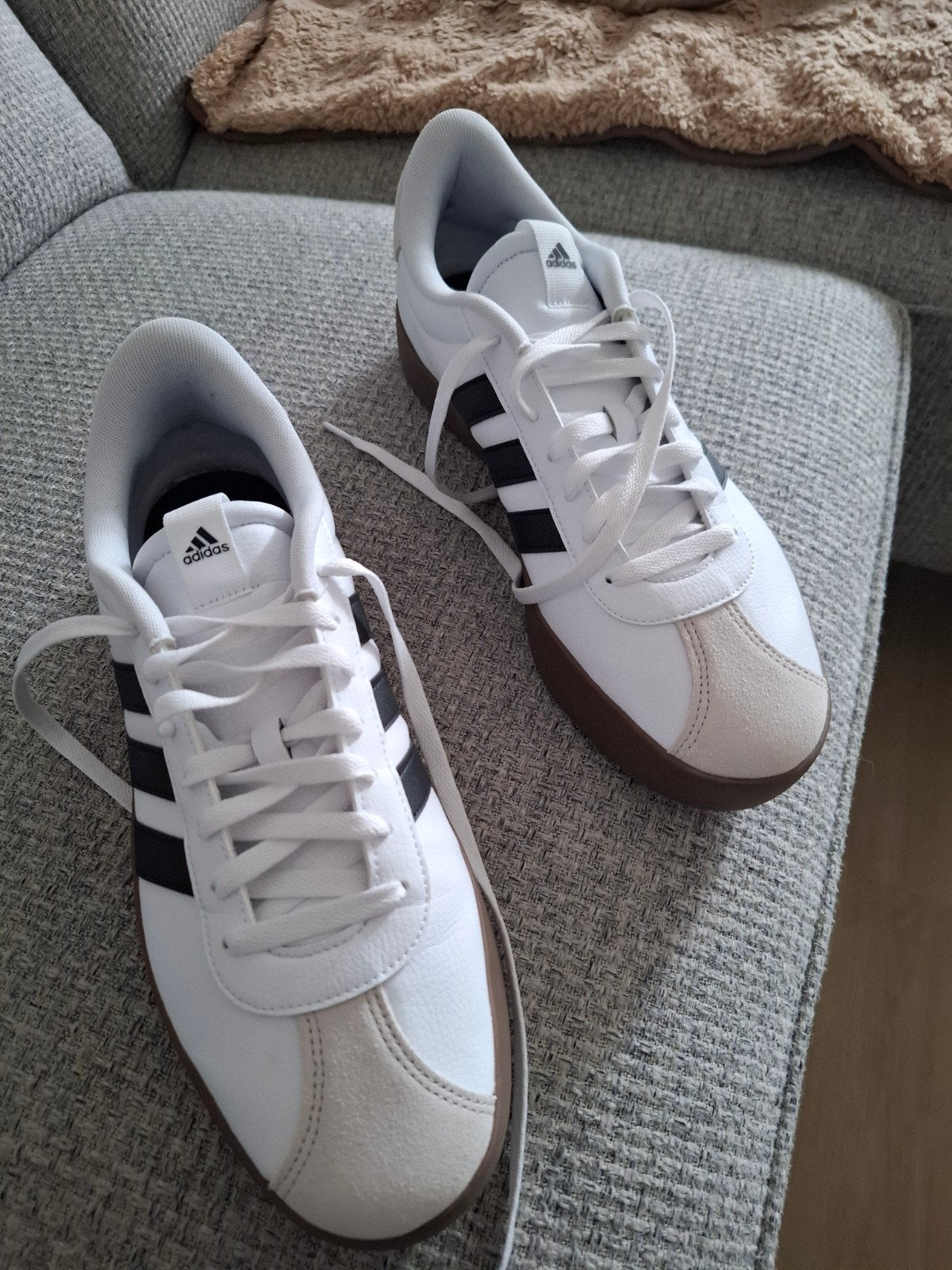 Adidas Sneakers Maat 48 - Wit met Zwarte Strepen, Kleding | Heren, Wit, Nieuw, Ophalen of Verzenden, Sneakers of Gympen