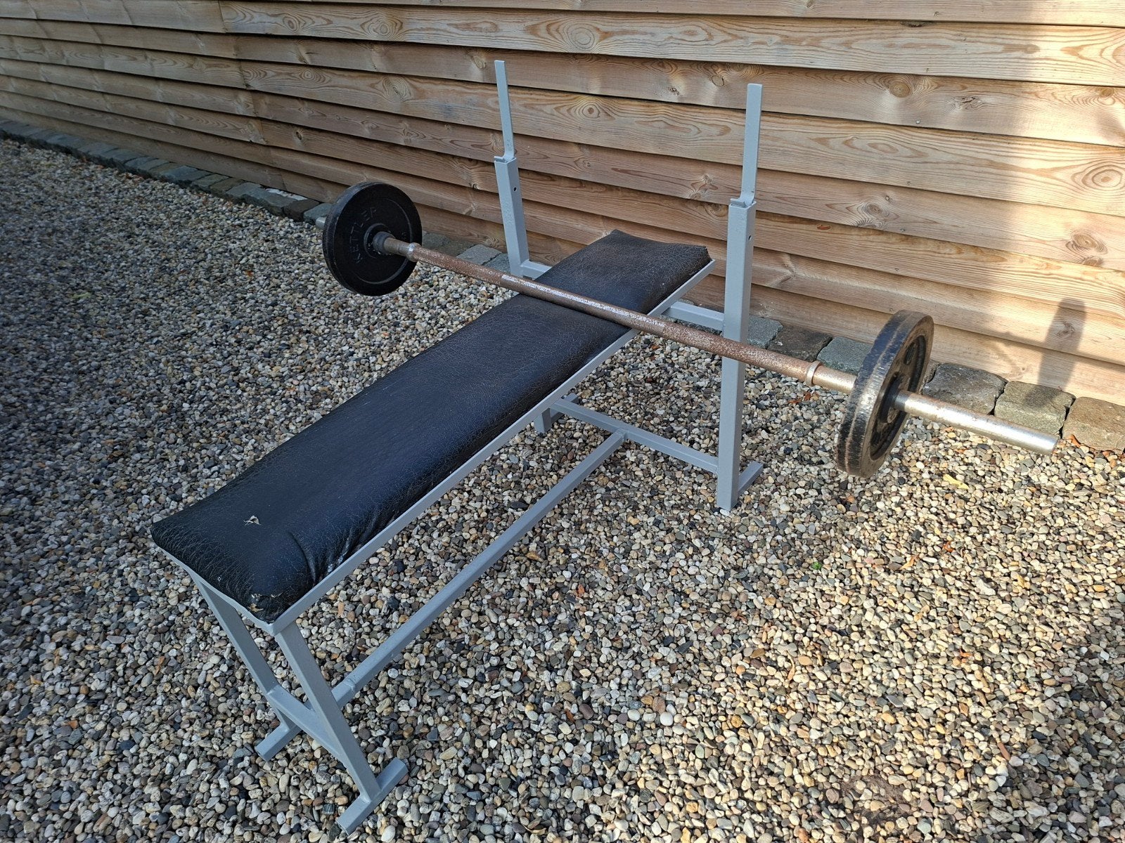 Fitnessbank met halterstang en gewichten, Ophalen, Gebruikt, Armen, Fitnessbank
