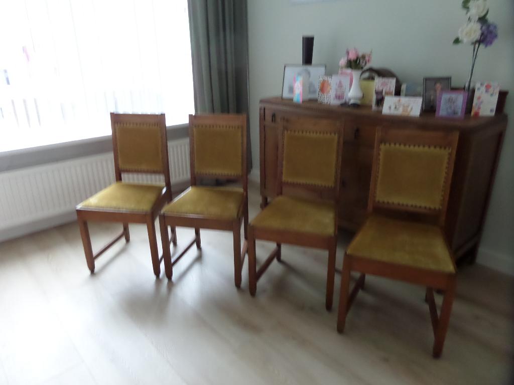 4 strakke stevige eiken eethoekstoelen uit 1928, Huis en Inrichting, Stoelen, Gebruikt, Bruin, Art deco, Ophalen of Verzenden
