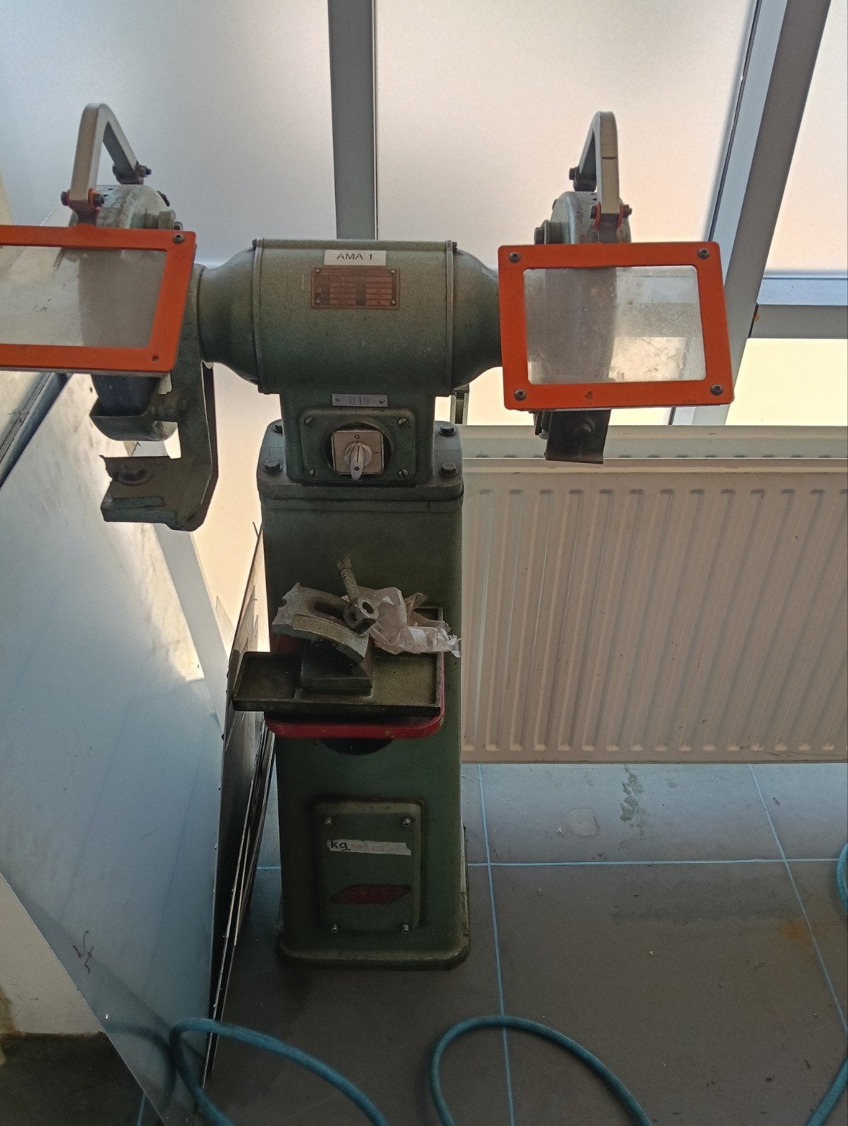 Tekoop Amarel Slijpsteen dubbel., Doe-het-zelf en Verbouw, Gereedschap | Slijpmachines, Ophalen, Gebruikt, Overige typen