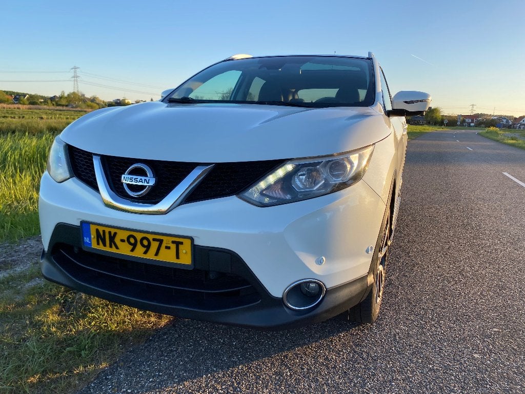 Nissan Qashqai 1.2 Tekna | org NL | 1e eigenaar | Topstaat, Auto's, Voorwielaandrijving, Zwart, 4 cilinders, Wit