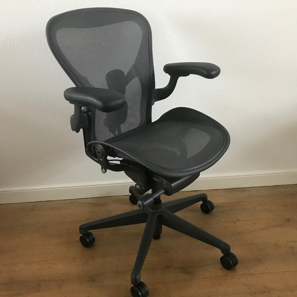 Bureaustoel Herman Miller Aeron B uit 2022 remastered, Ophalen, Gebruikt, Zwart, Nvt