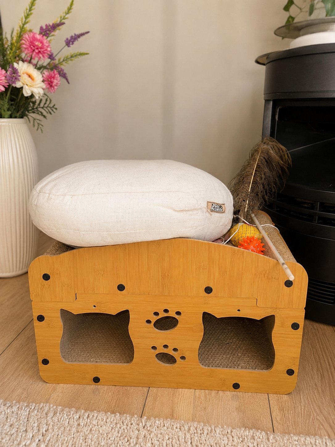 Katten huisje met krabkarton, katten kussen en speeltjes, Ophalen of Verzenden, Gebruikt