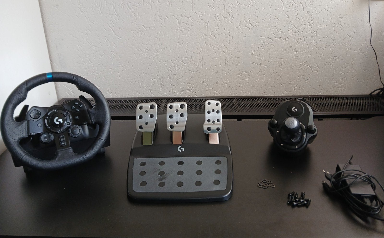 Foto 2 van Logitech G923 Racestuur met Pedalen en Shifter