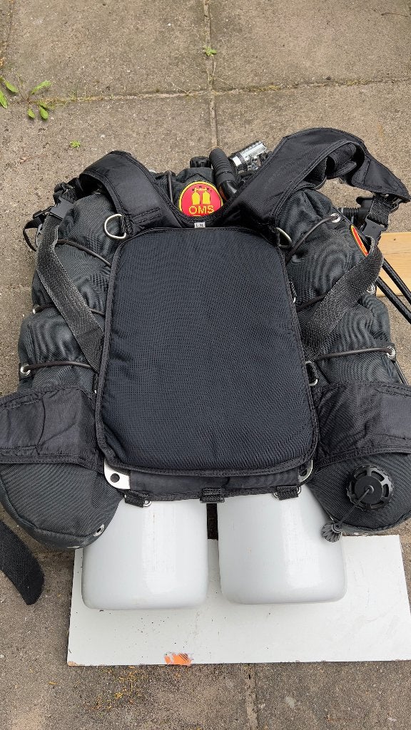 Te koop OMS wing 45lbs singel bladder met comfort IQ harnas., Watersport en Boten, Ophalen, Zo goed als nieuw, Trimvest of Wing