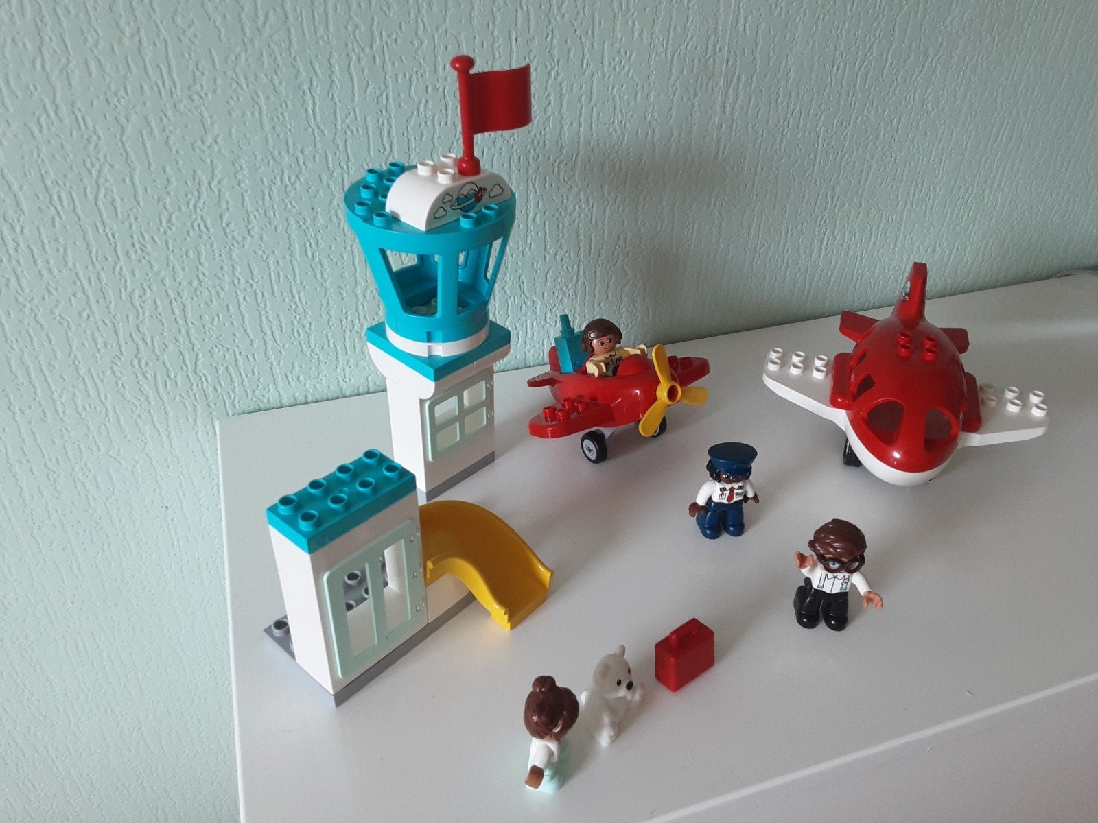 Lego duplo vliegveld  met extra vliegtuigje, Kinderen en Baby's, Speelgoed | Duplo en Lego, Ophalen, Zo goed als nieuw, Duplo