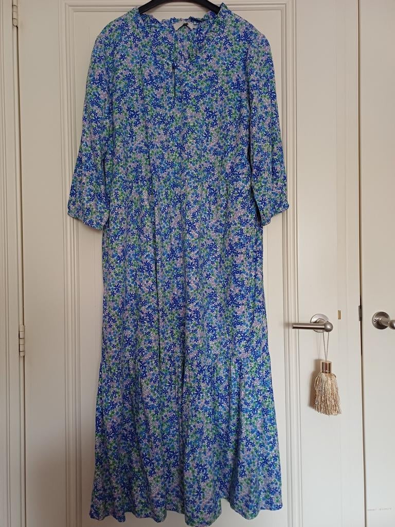 Nieuwe jurk van cream maat 42, Kleding | Dames, Ophalen of Verzenden, Nieuw, Maat 42/44 (L), Onder de knie