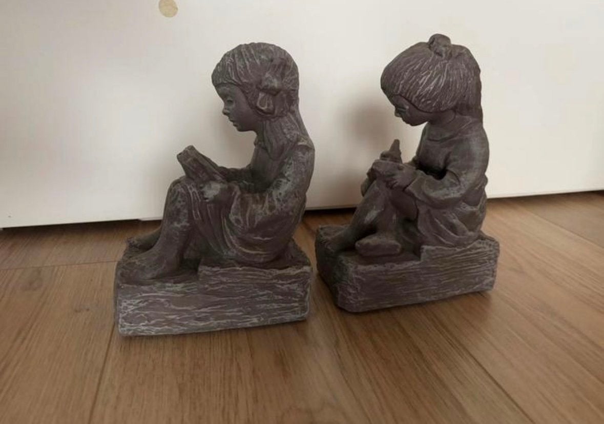 Zgn boekensteunen van Perkeo. Lezend en schrijvend meisje, Ophalen, Zo goed als nieuw, Mens