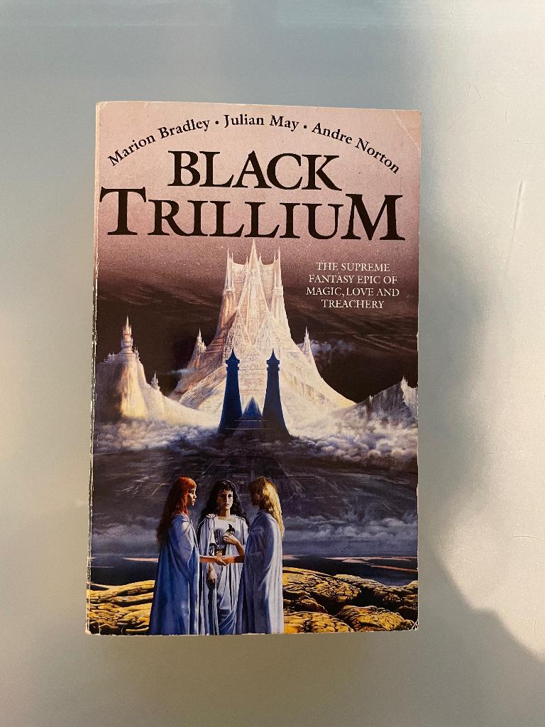 Marion Bradley e.a., Black Trillium, Ophalen of Verzenden, Gelezen, Diverse auteurs