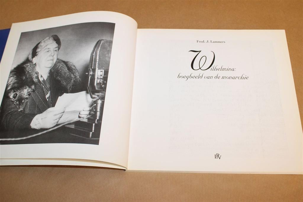 Wilhelmina — Boegbeeld van de Monarchie, Fotoboek, Ophalen of Verzenden, Gelezen