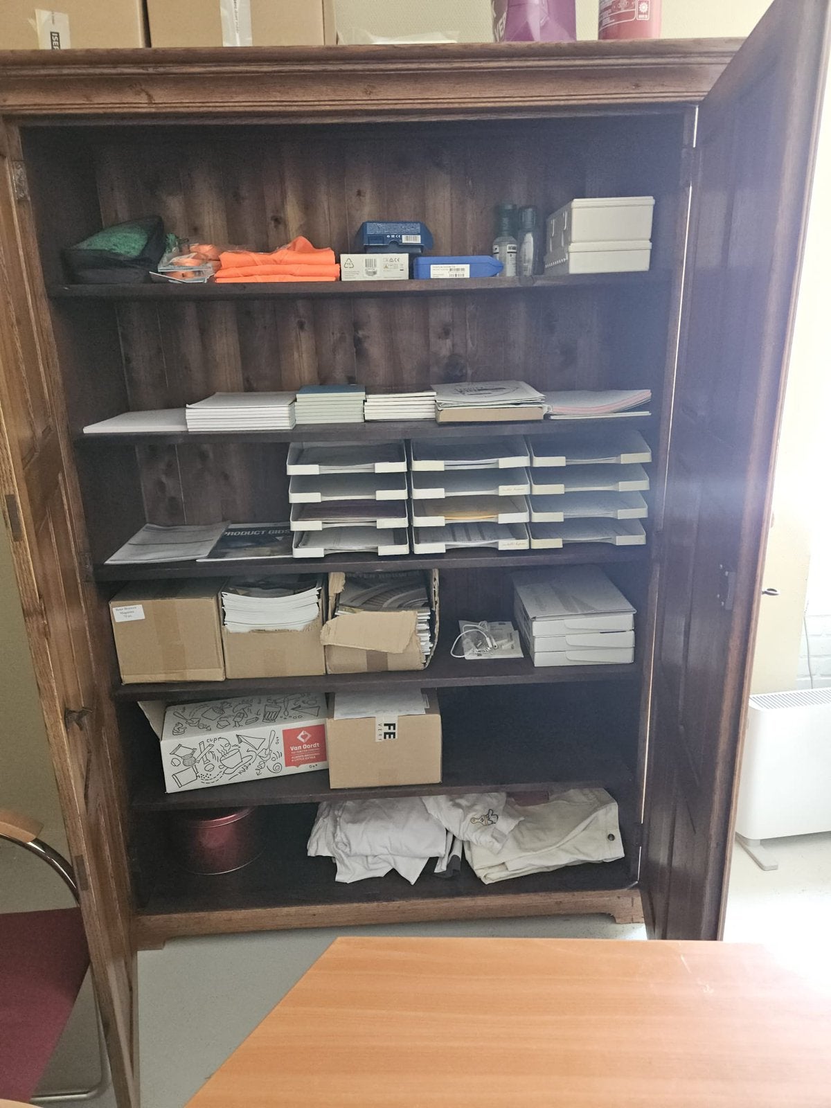 Servies kast, Huis en Inrichting, Kasten | Buffetkasten, Ophalen, 50 tot 75 cm, 100 tot 150 cm