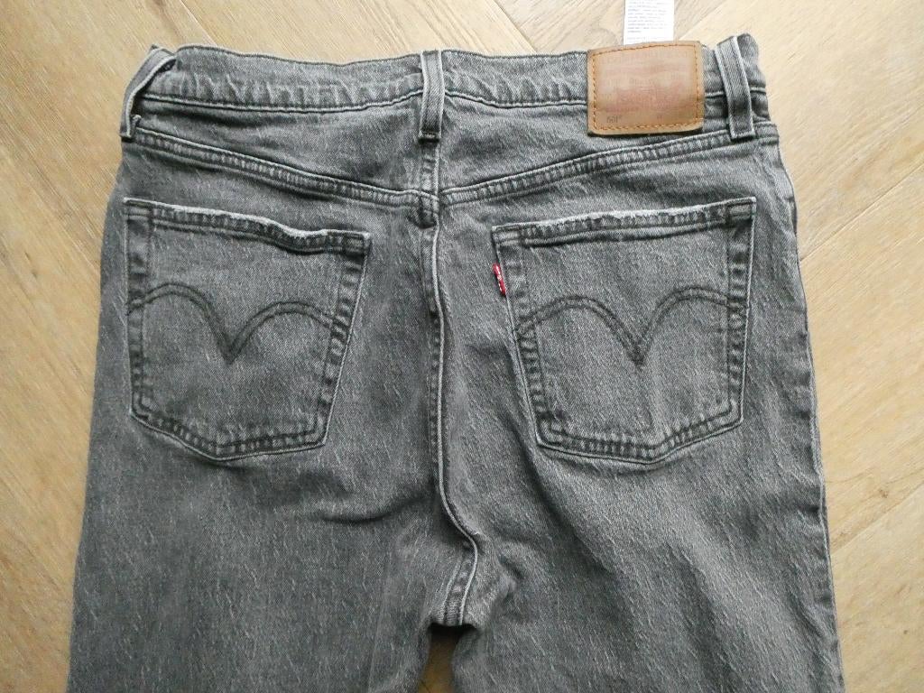 Grijze Levi 501 spijkerbroek maat 30-30, knoopsluiting, Ophalen of Verzenden, Zo goed als nieuw, W30 - W32 (confectie 38/40), Grijs