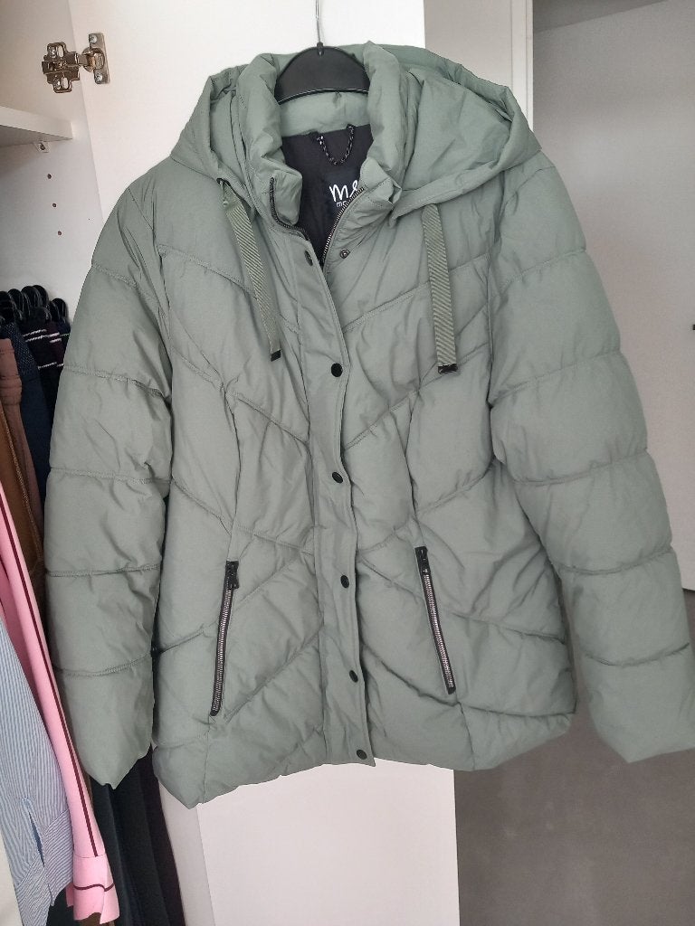 EEN MOOIE JAS MAAT L VAN M&S MODE 1 UUR GEDRAGEN, Kleding | Dames, Jassen | Winter, Overige kleuren, Maat 42/44 (L), Nieuw, Ophalen of Verzenden