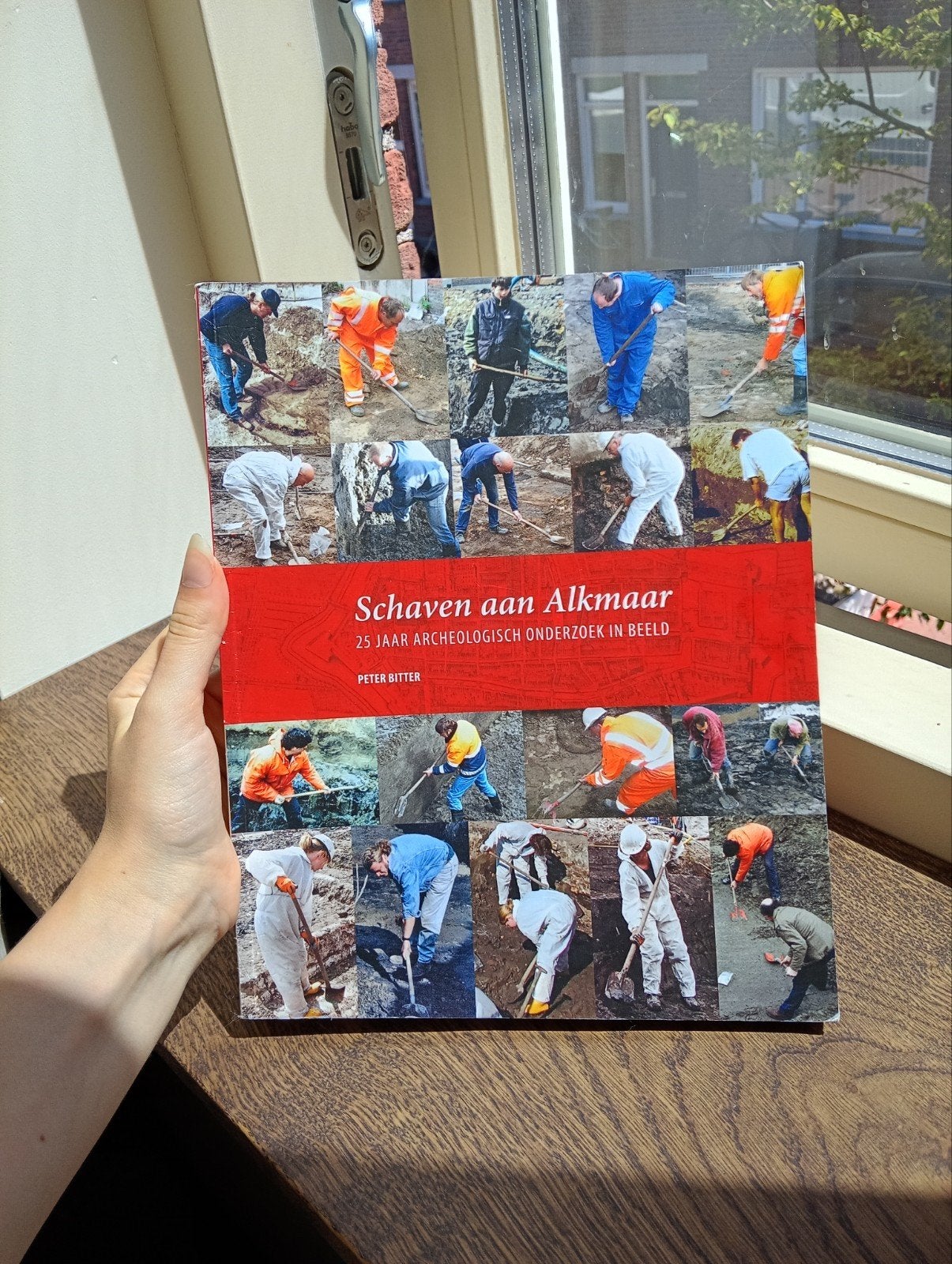 Schaven aan Alkmaar: 25 jaar archeologisch onderzoek, Ophalen of Verzenden, 20e eeuw of later, Zo goed als nieuw, Peter Bitter