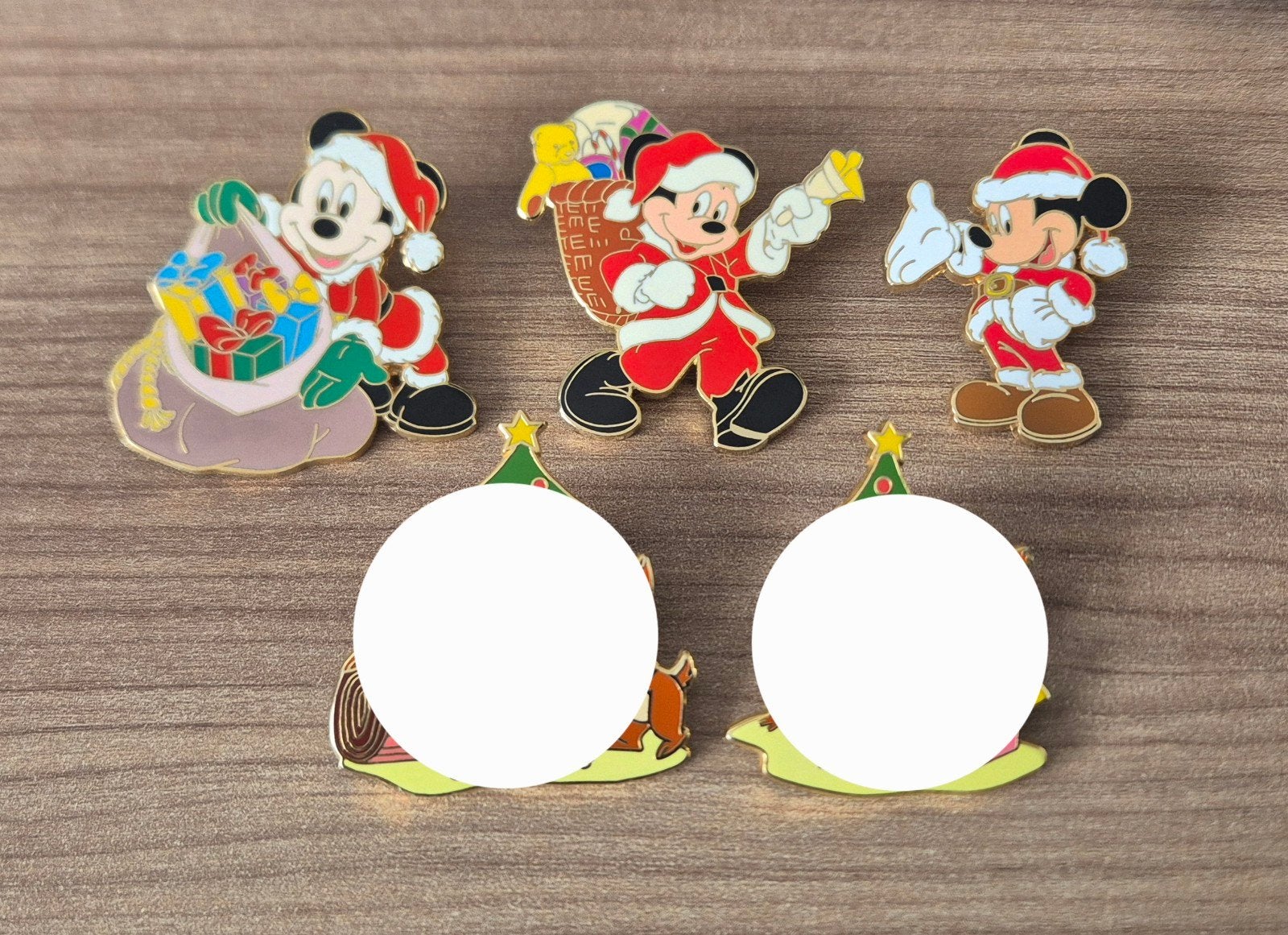 Disney kerst pins - Mickey / Knabbel & Babbel, Verzamelen, Disney, Ophalen of Verzenden, Mickey Mouse, Nieuw, Overige typen