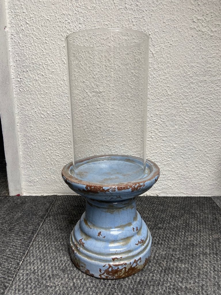 Te koop: 2 windlichten, blauwe voet, Huis en Inrichting, Woonaccessoires | Kandelaars en Kaarsen, Ophalen, Windlicht, Blauw, Overige merken