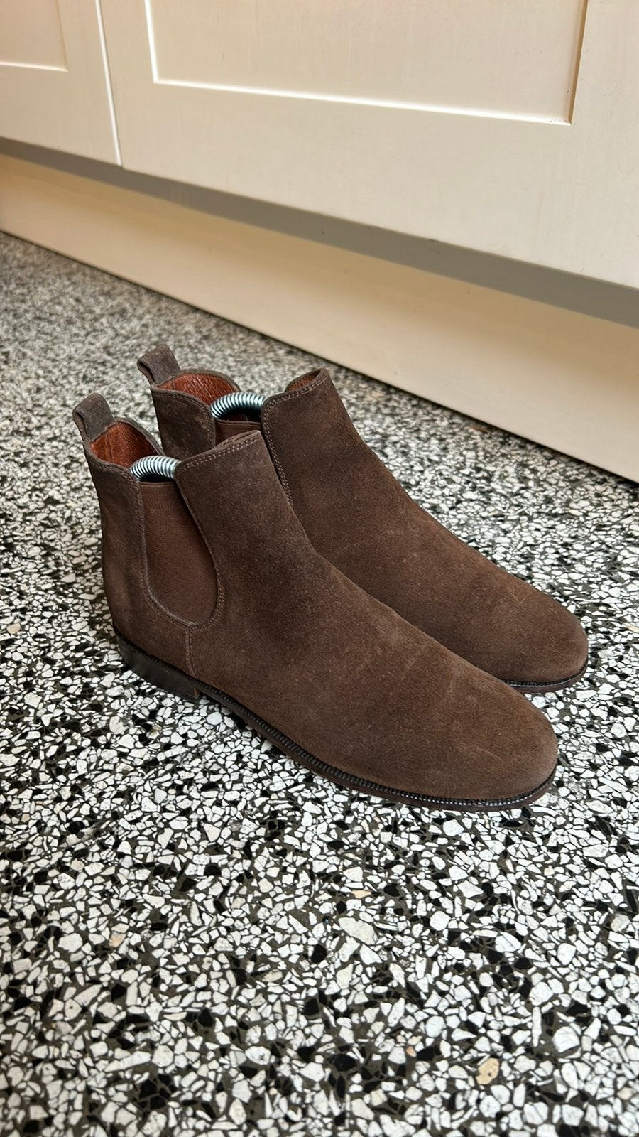 DUNGELMANN hazelnootkleurige suède CHELSEA’S mt 37, Kleding | Dames, Bruin, Lage of Enkellaarzen, Ophalen of Verzenden, Gedragen