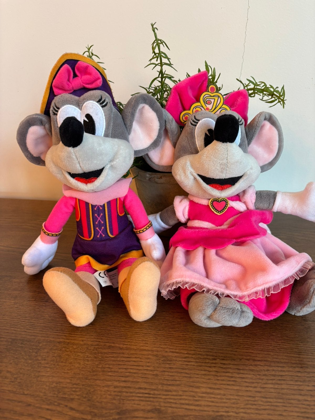 Julianatoren Jul en Julia als prins en prinses, Verzenden