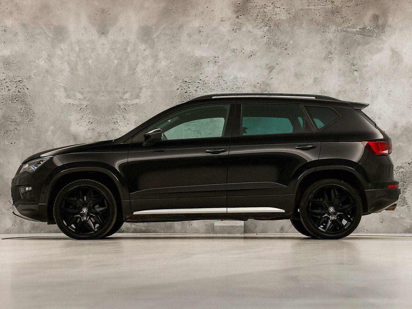 SEAT Ateca 1.5 TSI FR Intense Sport 150Pk Automaat (VIRTUAL, Auto's, 12 maanden, 4 cilinders, Ateca, Zwart