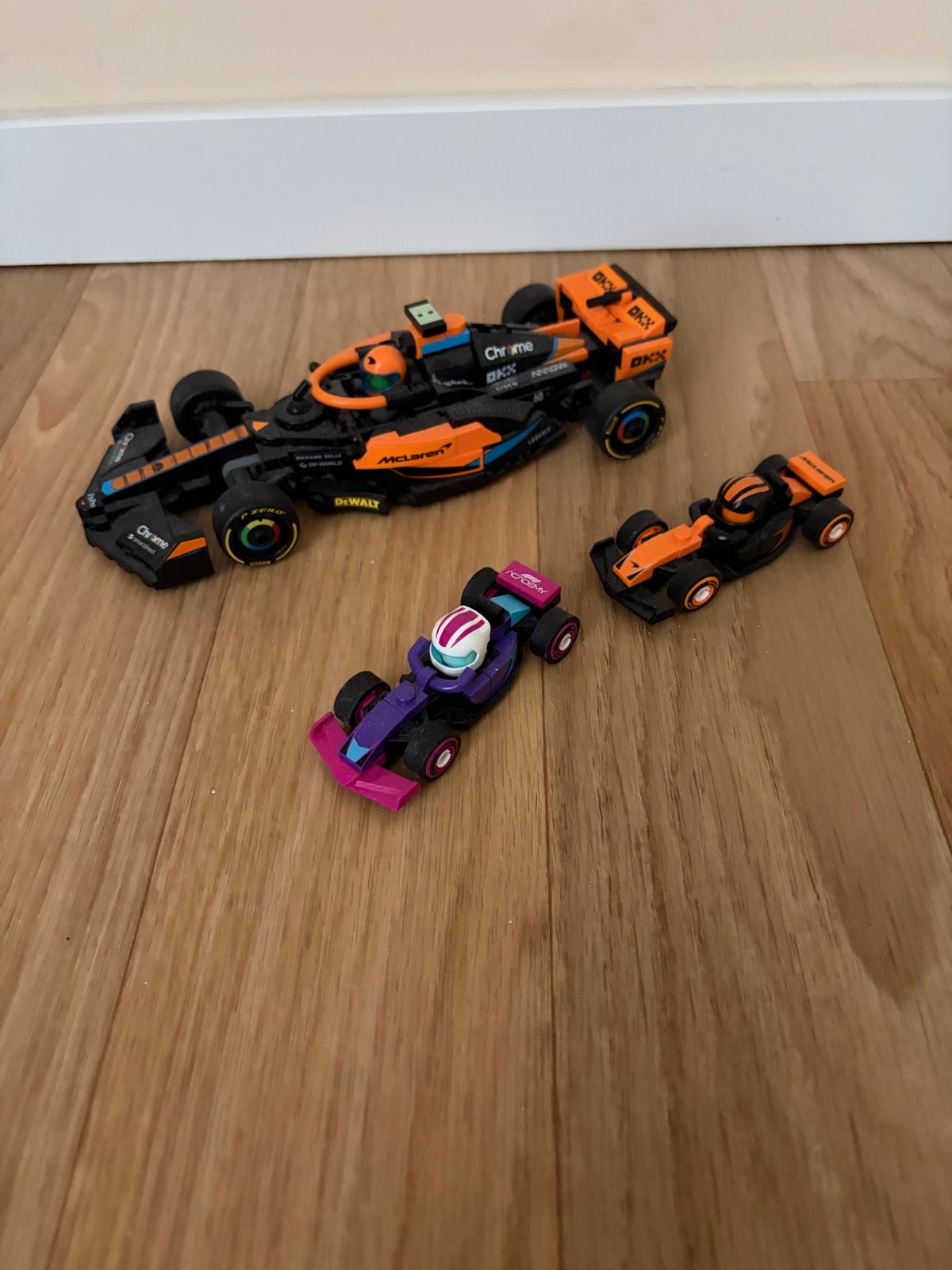 LEGO F1 Raceauto's: McLaren MCL38 en F1 Academy, Ophalen of Verzenden, Zo goed als nieuw, Overige merken