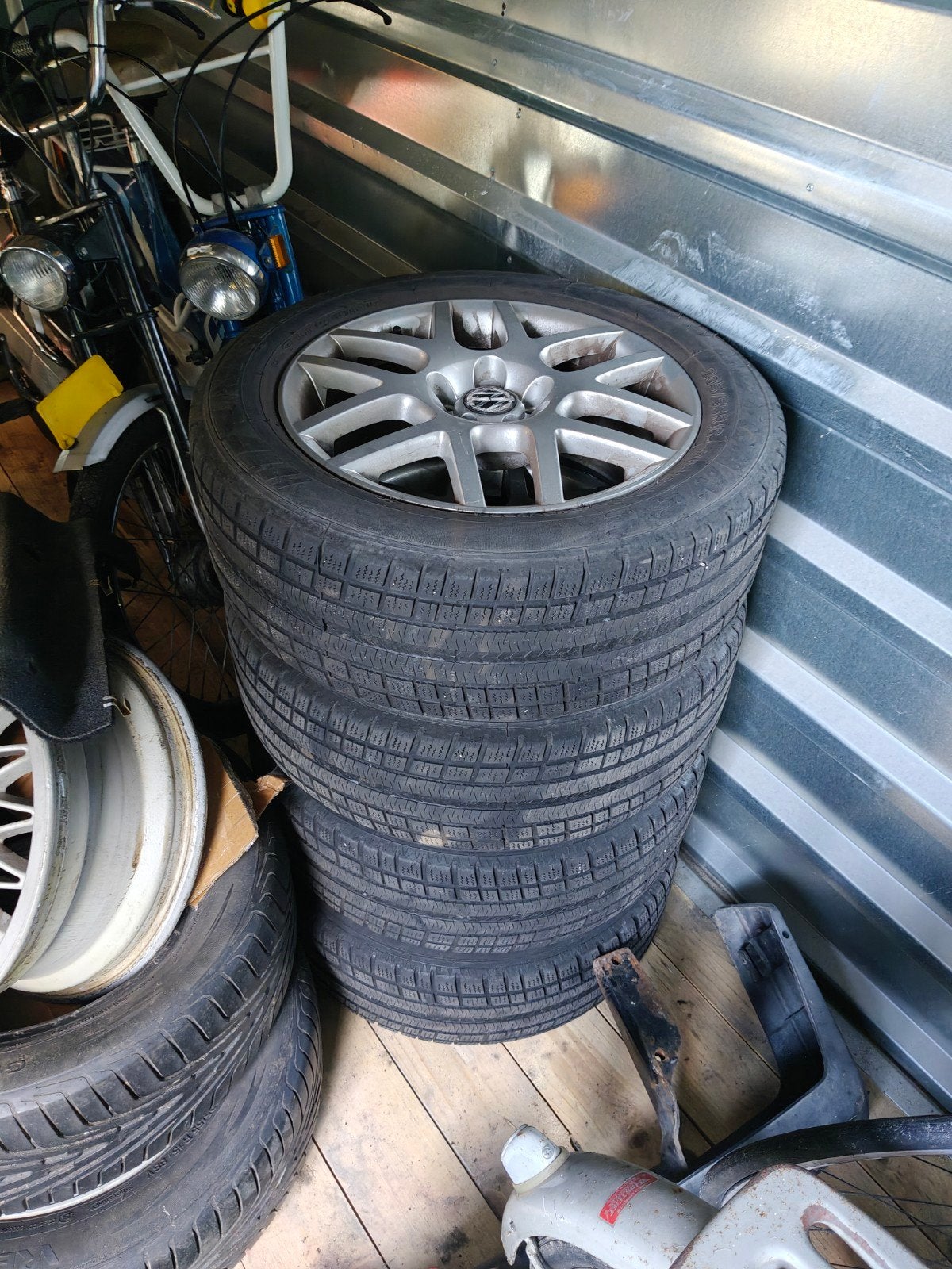 winterbanden set VW Golf 4 steek 5x100 16inch, Ophalen of Verzenden