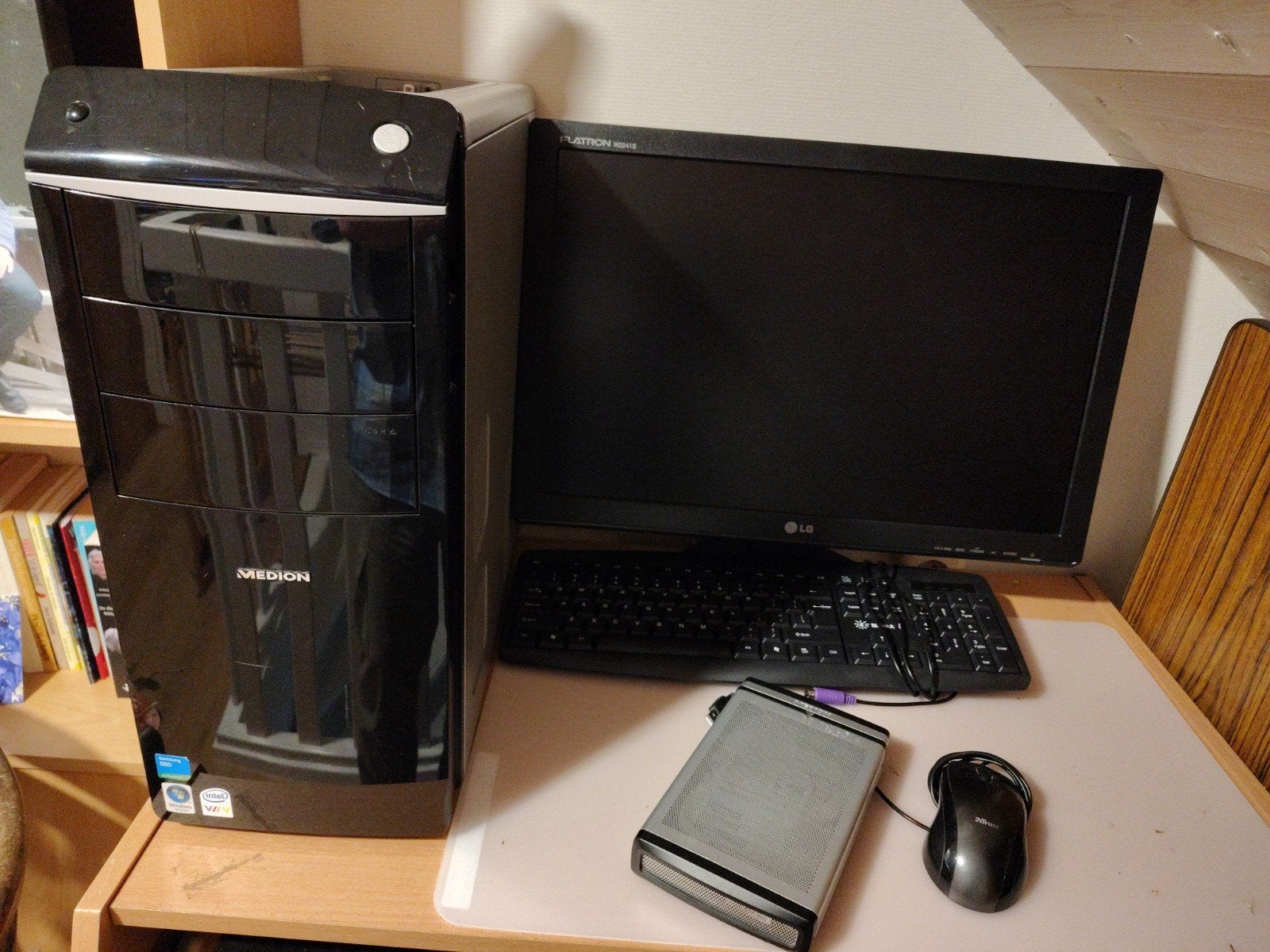 Medion Desktop PC met Monitor, Toetsenbord en Muis, Computers en Software, Desktop Pc's, Gebruikt, 2 tot 3 Ghz, HDD, 8 GB, Met monitor