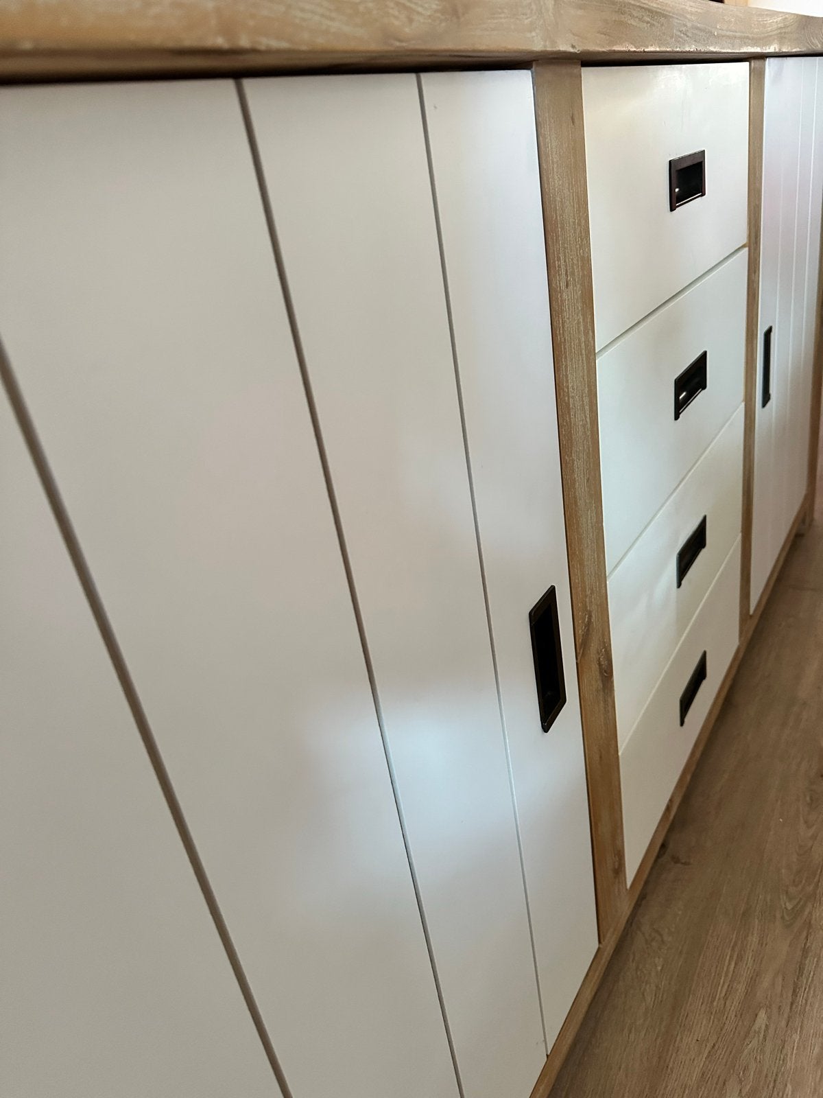 Foto 7 van Massief houten dressoir + tv meubel - Landelijke stijl