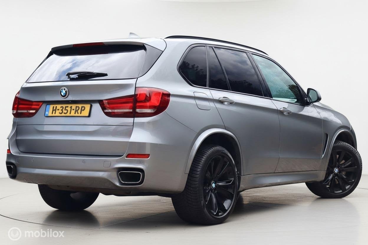BMW X5 xDrive50i V8 7-zit volle auto! Pano| Head-up| M-Sport, Auto's, Gebruikt, 7 stoelen, Bedrijf, Vierwielaandrijving
