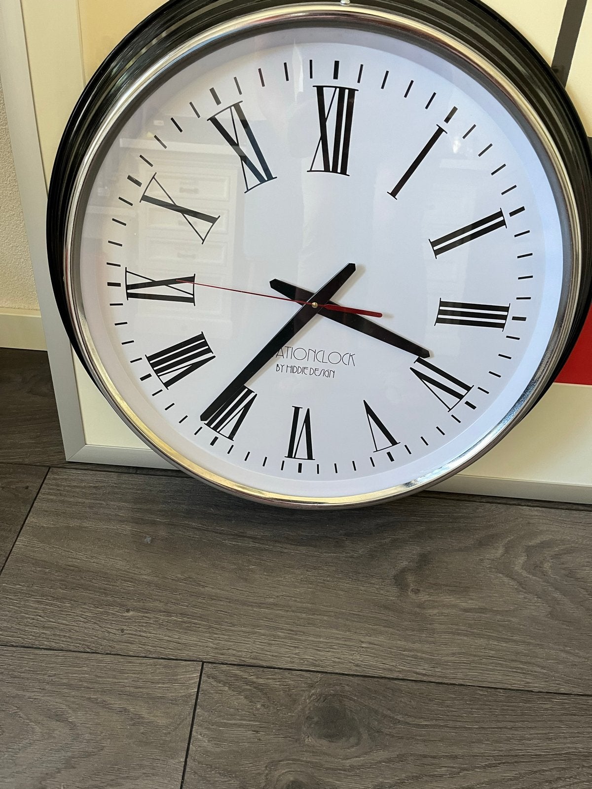Grote wandklok (ikea) met Romeinse cijfers - Stationclock, Ophalen, Analoog, Werkt op batterijen, Zo goed als nieuw