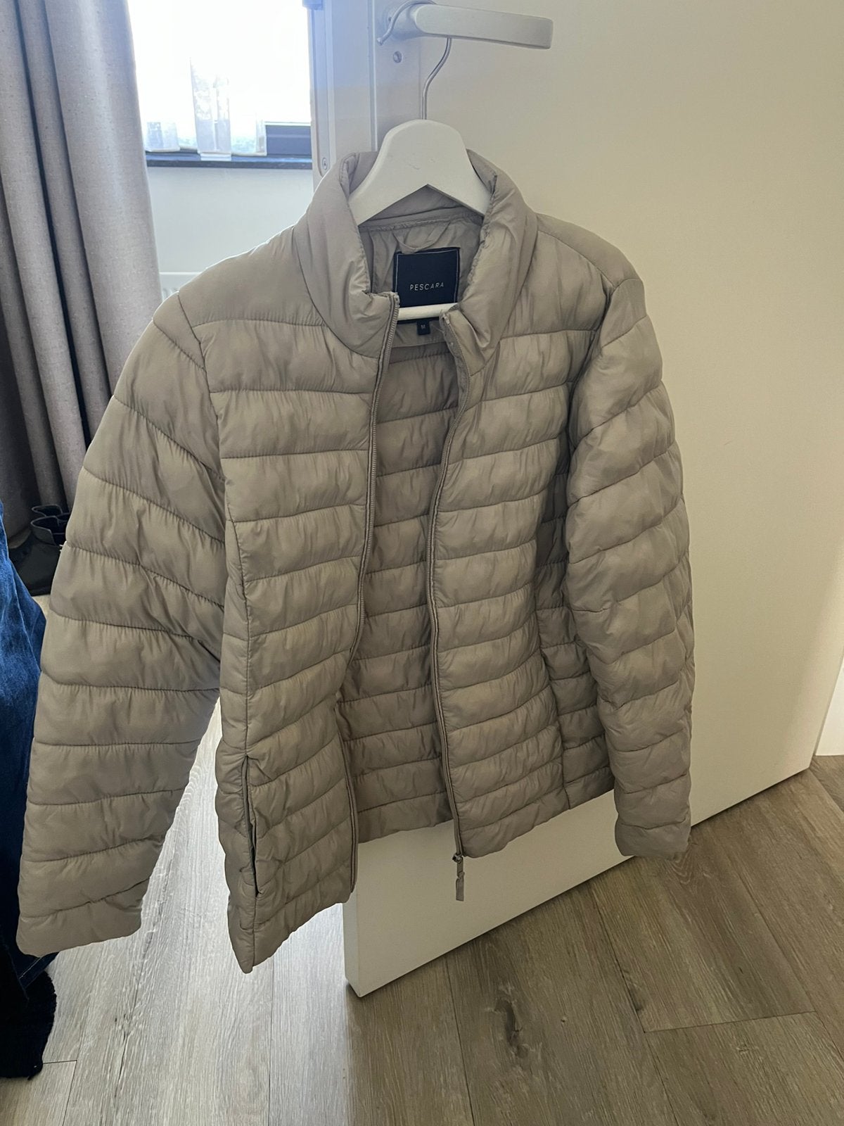 Beige gewateerd jasje, Kleding | Dames, Ophalen of Verzenden, Zo goed als nieuw, Maat 38/40 (M), Beige
