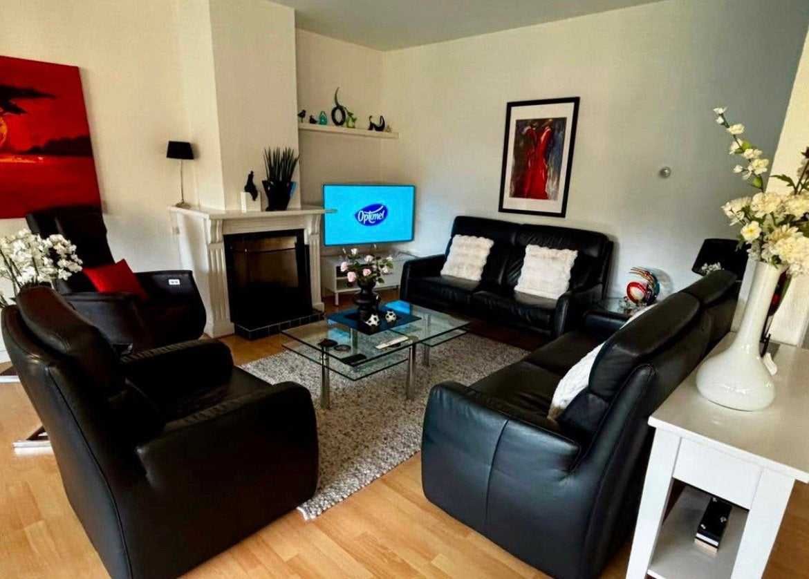 Net 2x 2,5 bankstel en een fauteuil, Ophalen, Zo goed als nieuw, Leer