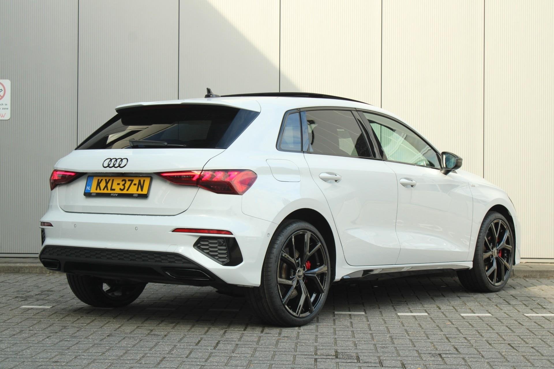 Audi A3 Sportback 45 TFSI e 245pk S Edition Competition | Ke, Auto's, 12 maanden, Gebruikt, Euro 6, 4 cilinders