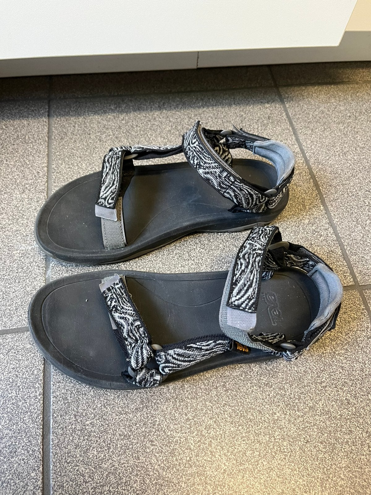 Teva sandalen maat 38/39, Ophalen, Zo goed als nieuw, Schoenen