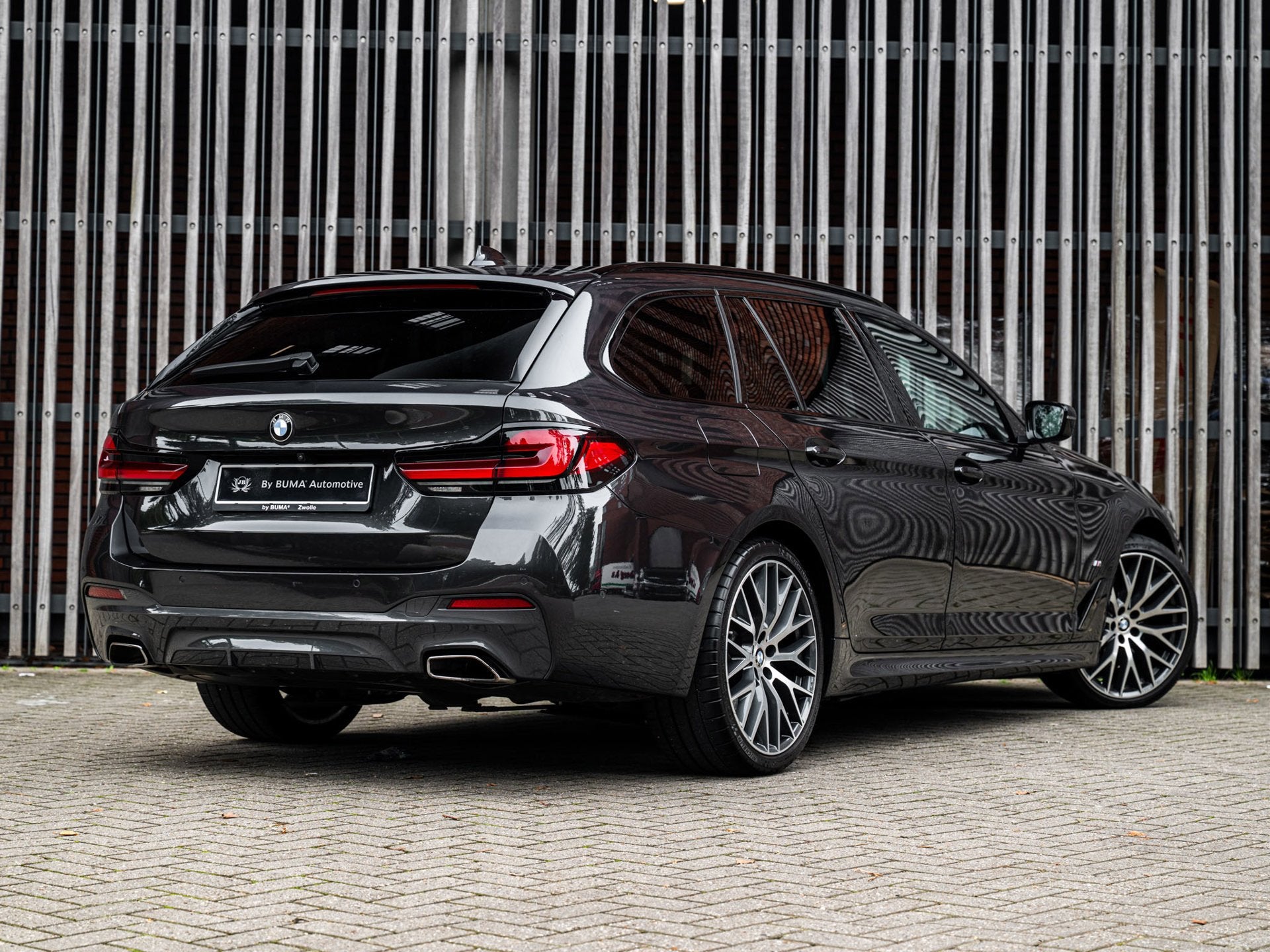 BMW 5-serie Touring 530d 286pk M-Sport |Panorama|HUD|Laser|D, Auto's, Automaat, Dealer onderhouden, Achterwielaandrijving, Gebruikt