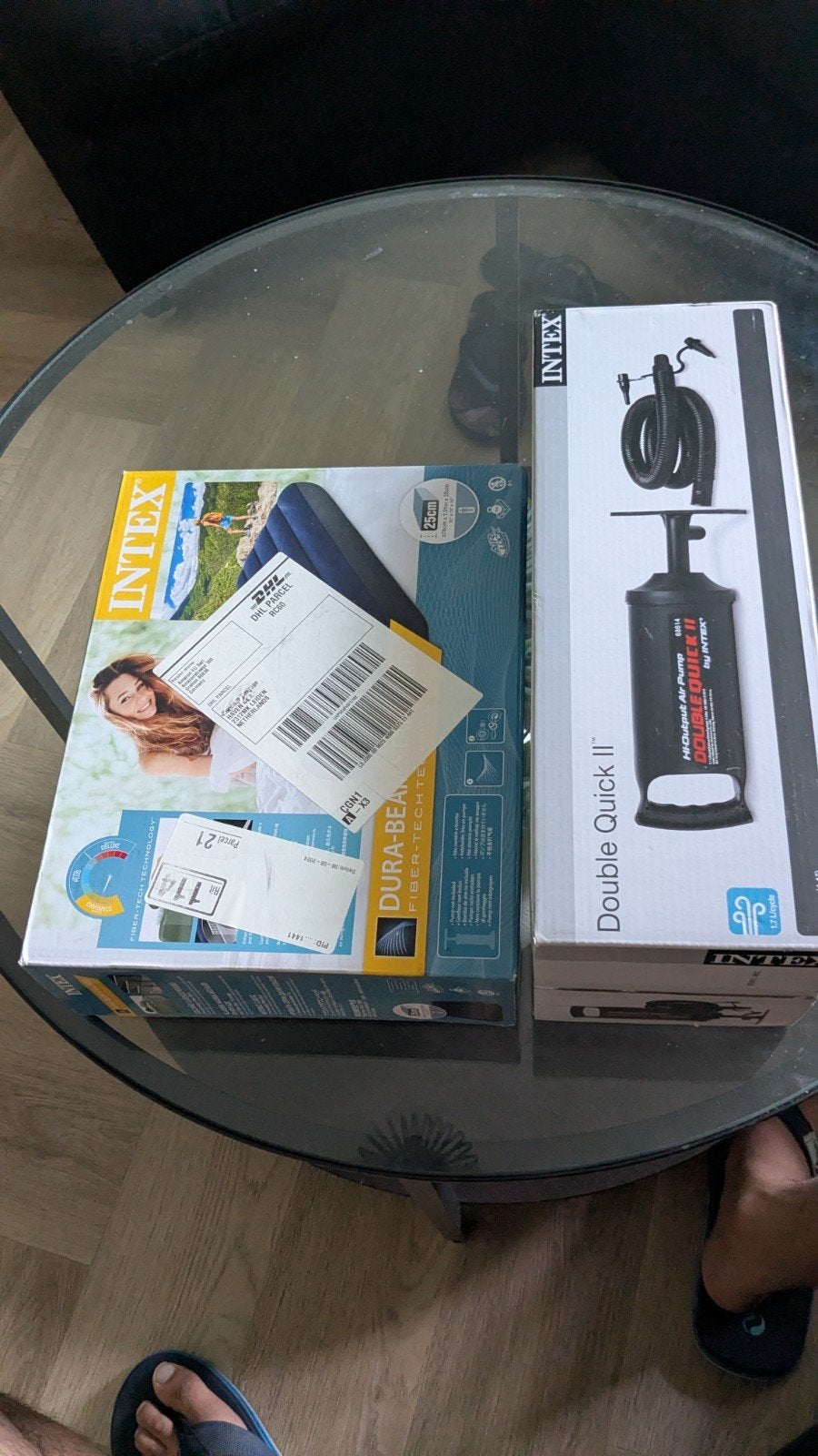 Intex Air mattress 77cmx191cmx25cm and Hand pump, Spelcomputers en Games, Ophalen, Nieuw