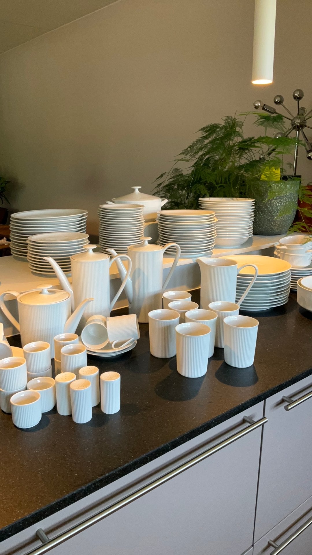 Cannelee vintage jaren 60 wit geribbeld servies., Ophalen, Zo goed als nieuw, Porselein, Overige stijlen