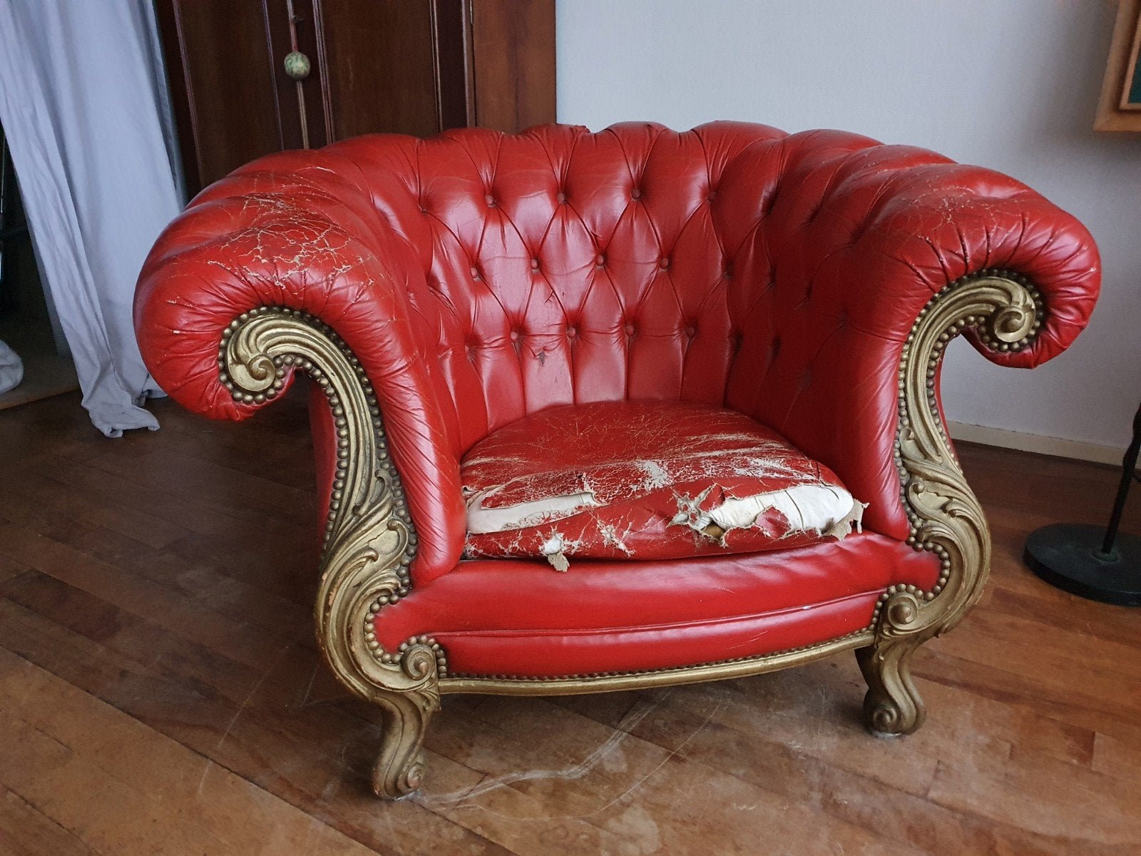 Opknapper: Rode leren gecapitonneerde fauteuil barok stijl, Ophalen, Gebruikt, Barok, Leer